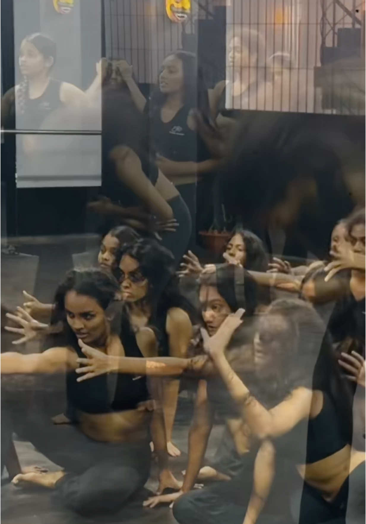 DANCE - The greatest way to express ur self 💯 #foryoupage #dancersoftiktok #CapCut #สโลว์สมูท #dancer #viral #sobani #expressions 