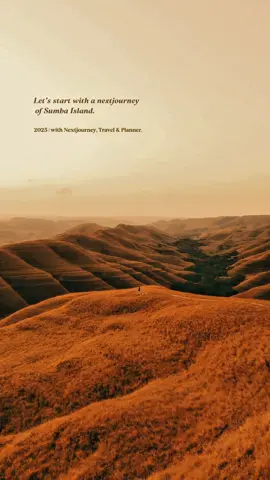 WARNING.‼️ Musim panas akan segera tiba, pulau sumba akan menyajikan pesona yang luar biasa, termasuk sunset yang luar biasa.!  Tunggu apa lagi, Mulai bulan mei sunset di sumba sangat pecah guys.!  - Buruan boking dan travelling ke sumba.!!  CP : 0812 3925 9419 Intagram : Adeeferdinand • #sumba #overland #travellife #opentrip #privatetrip #exploresumba #healing #eastsummer #humbaailulu #summervibes 
