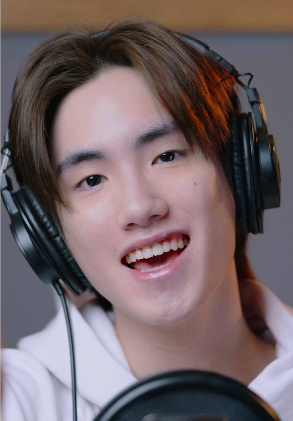 BUS 'Because of You, I Shine - Japanese Version' (Studio Recording Version) 🔗: https://youtu.be/AFsHeF7SKDs MUSIC ON ALL STREAMING 🔗: https://becauseofyouishine.lnk.to/BUS-JapaneseVersion #BUSbecauseofyouishine_JP #BUSbecauseofyouishine #SONRAYMUSIC