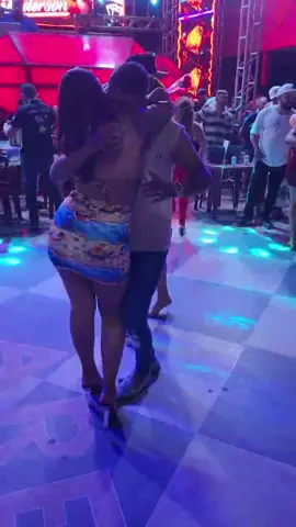 Eu te dei uma rosa💃🏽😍🕺🏿#belemdopará #bailoso #fouryou #rubysaudade #meuaniversario #clubedasaudade 