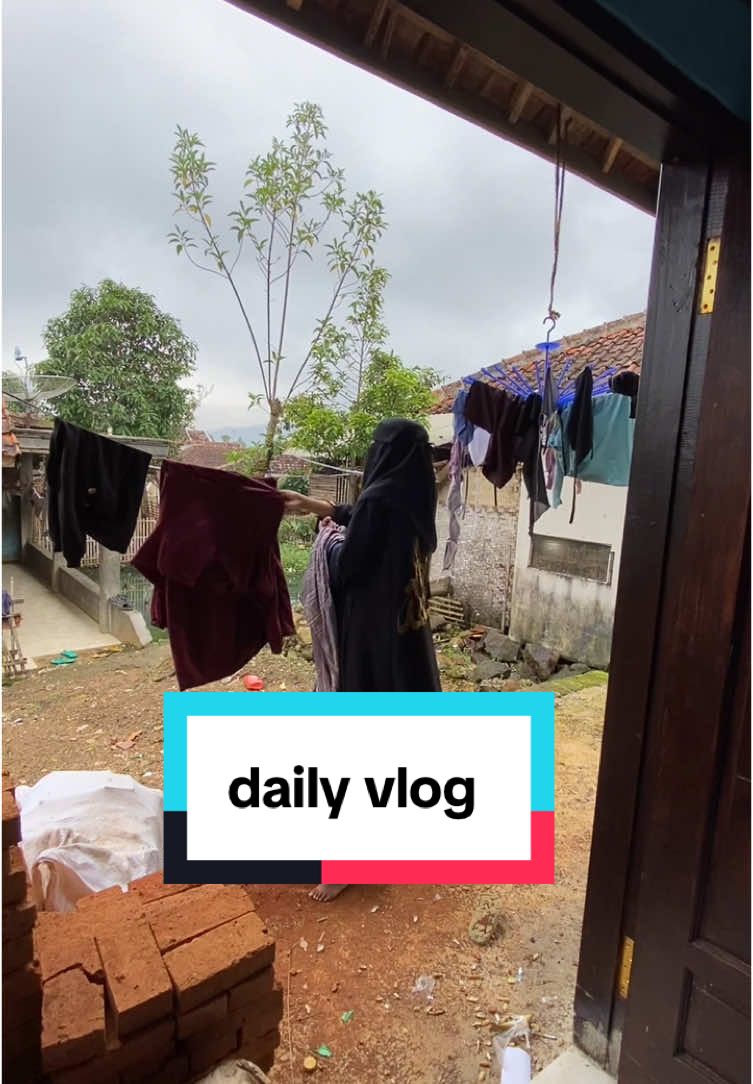 di tempatku hujan terus guys di tempat kalian sama gx 🫣🤦🏻‍♀️#dailyvlog #minivlog #keseharianku #anakkampung #fy #fypage #foryoupage #fyppppppppppppppppppppppp #fypシ゚ #viralvideo #viraltiktok #fyppppppppppppppppppppppp 