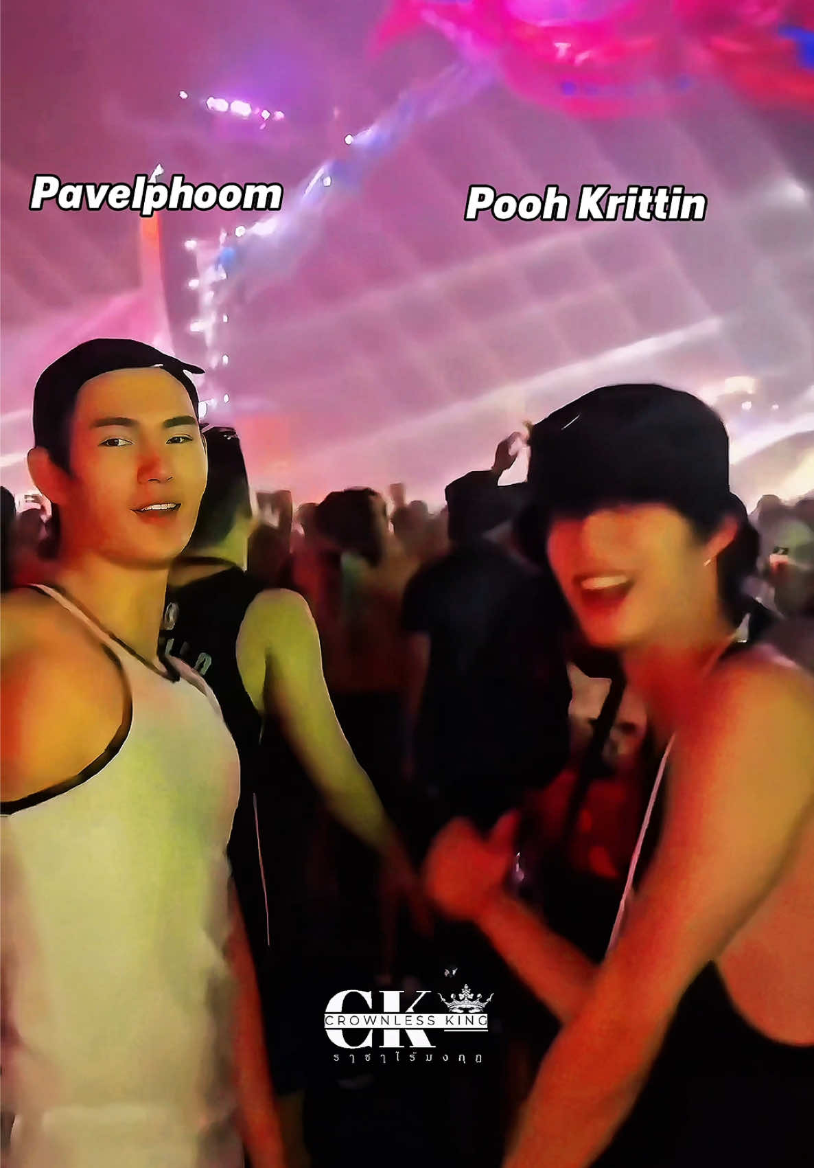 ไม่ต้องหวงนะใส่เสื้อกล้ามทั้งคู่ ไม่มีใครยอมใคร เดียวผลัดกันคุมกันเอง🤭 @พาเวล 🇹🇭 @ppoohkt #pavelphoom #พาเวล #พูห์พาเวล #พูห์กฤติน #ppoohkt #poohpavel #songkran2025 #fyp #tiktok 