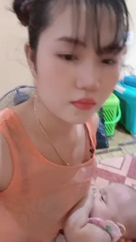 နို့လဲစို့ ညှစ်တာလဲတအား မေမေကိုလဲ ကြည့်ရတာအမောသူ့ခမျာ🥰😘😘ဘဝကြီး😍@Aung Aung #သမီးလေးမေမေပါ #မြင်ပါများပီးချစ်ကျွမ်းဝင်အောင်လို့🤒🖤 #foryoupage 