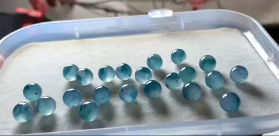 Như những quả địa cầu thu nhỏ #NgocPhỉThúy #phithuy #ngoc #thoitrangngoc #hạtngoc