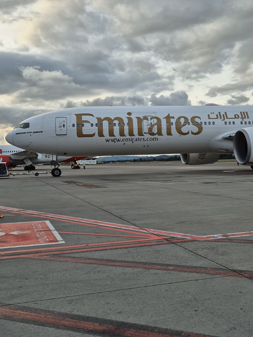 😍Amazing!🇦🇪 #emirates #emiratesairline #Boeing #b777 #boeing777300er #boeingb777 #Boeing #b777300er #boeinglover  #aviation #aviationlovers #airplane #boeing773  #aviación #aviacionlatinoamericana #aeropuertoeldorado #airport #boeinglover #aviacionaldia #aviacioncivil #aviacioncolombiana #aviacionmundial 