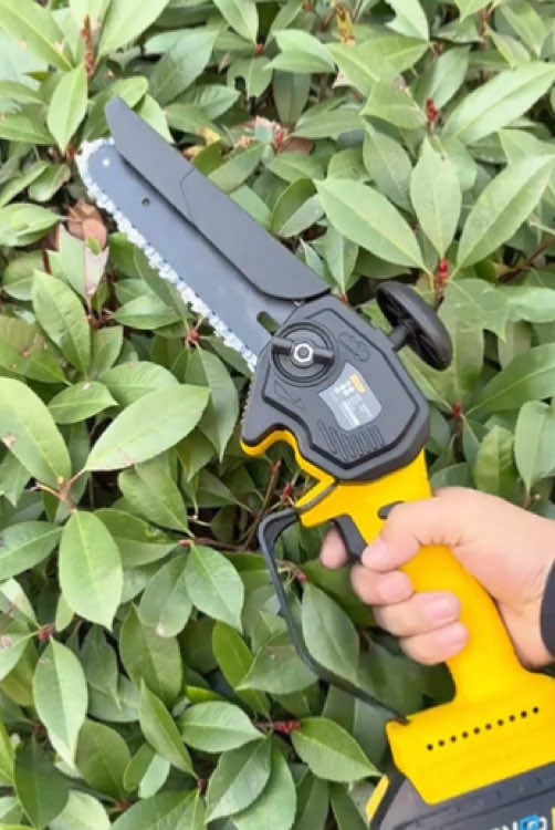 Cordless power chain saw, mini pruning saw, powerful motor chain wood cutting, tree pruning, camping#tiktokshop #tiktok #trending 