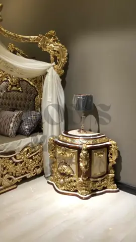 Zərifliyin və keyfiyyətin tərifi ROD'S MEBELDƏ! Türkiyə istehsalı, təbii ağacdan hazırlanmış və bahalı boya ilə tamamlanmış lüks klassik yataq dəsti — evinizin əsl şah əsəri! Evinizə ROD'S ilə dəyər qatın.