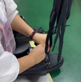 The task of today's workers is to tie shoelaces Leave your size #jordan #fyp #foryou #factory #designer #street #airjordan #nike #shoes #sneakers #chinafactory #whosale #factorywork #factoryjob #factorylife #factorydirect #whosaleprice #shopping #handmadeshoes #factorydirect #whosaleprice #designer #travisscott 