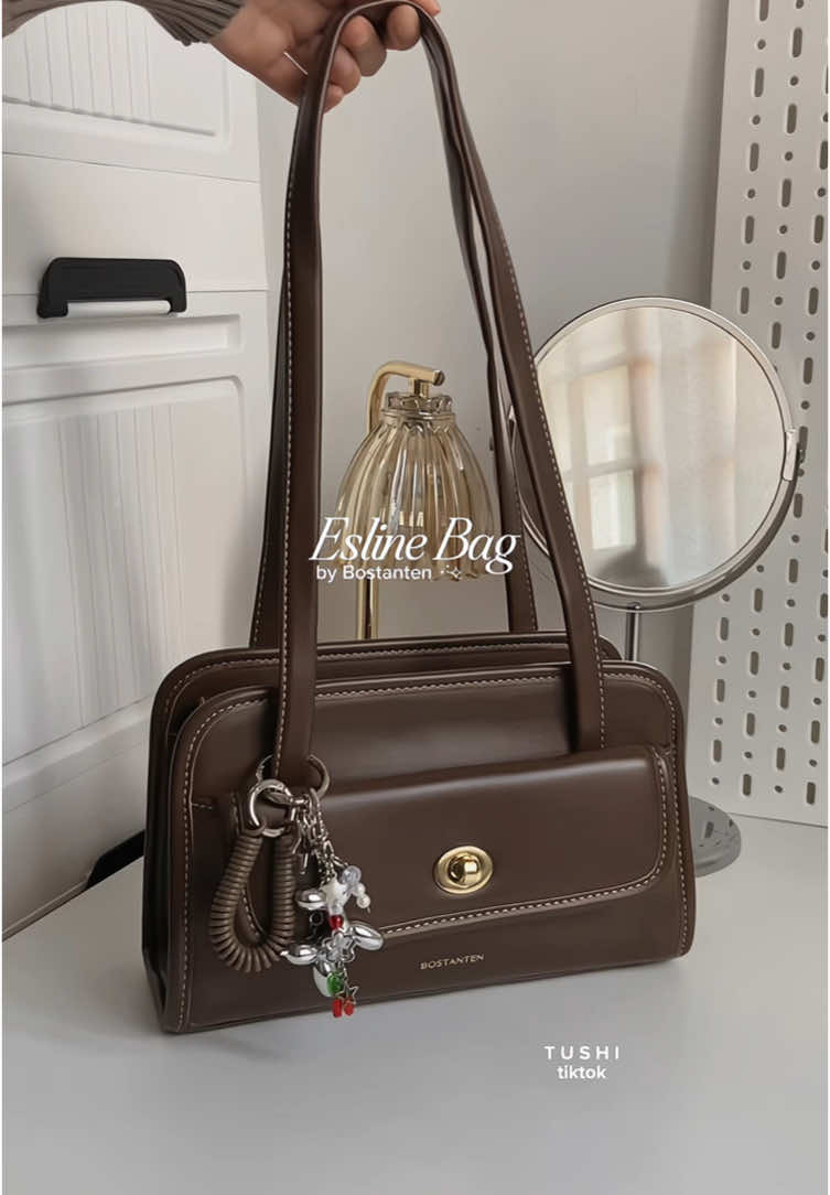 Esline Bag, new from Bostanten! 👜💫 design ni ada 2 jenis material, beige brown & beige black only yang bertextured. I punya ni full pu leather! Choose your colour now 🤭 #handbag #shoulderbag #handbagmurah #handbagwanita #handbagviral #bostanten #bostantenbag 