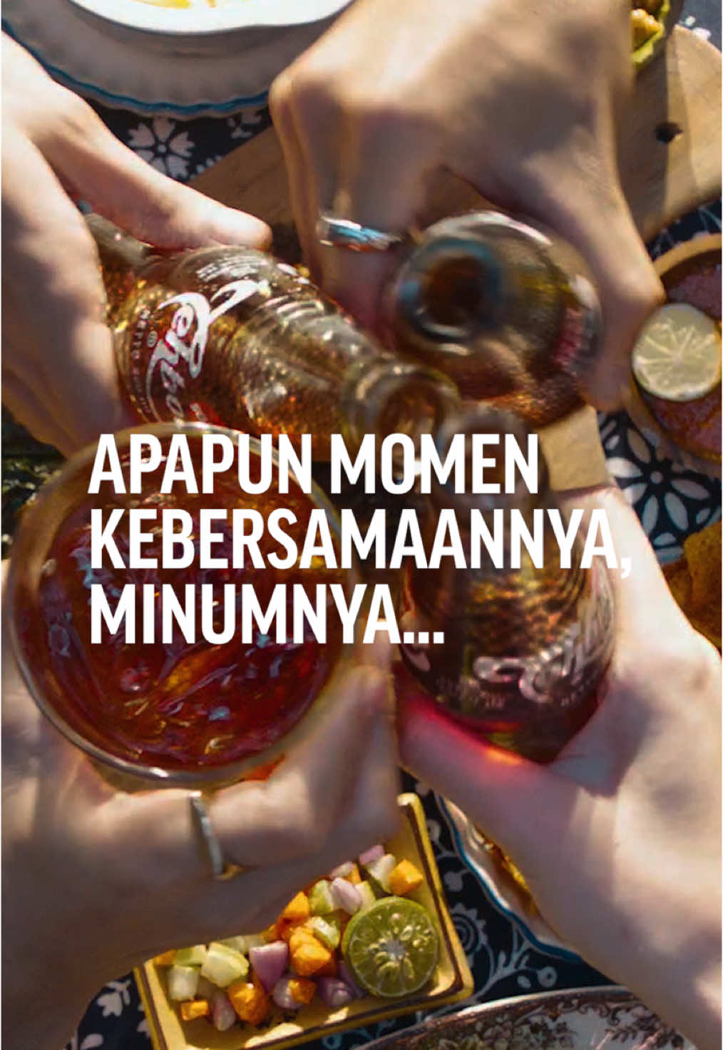 Dari daun teh dan melati ASLI pilihan, tercipta kesegaran yang selalu hadir di setiap momen kebersamaan. Saatnya rayakan apapun momen aslimu dengan kesegaran dari Tehbotol Sosro. #TehbotolSosro #ApapunMomennya #MinumnyaTehbotolSosro  