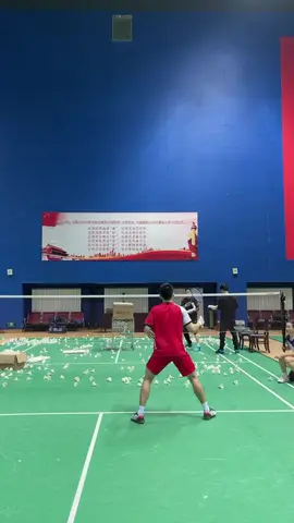 Cần gạt nước kính chắn gió- Sự rò rỉ có vẻ khá nghiêm trọng #badminton #caulong