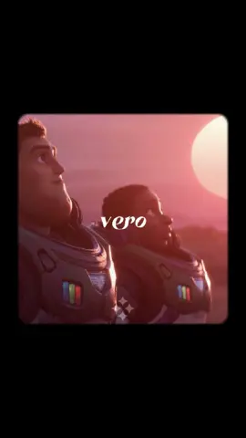 • A volte cadi così forte che ti sembra impossibile rialzarti. Ma è proprio lì, nel buio, che scopri di avere una forza che non sapevi di avere. • Nessuno verrà a salvarti: sei tu, le tue mani, il tuo cuore, il tuo coraggio. • Rialzati. Ancora. E ancora. Perché ogni volta che lo fai, non torni mai come prima: torni più forte. #perte #motivazione #ispirazione #riflessioni #pensieri #vita #realtà #hopecore #parole 