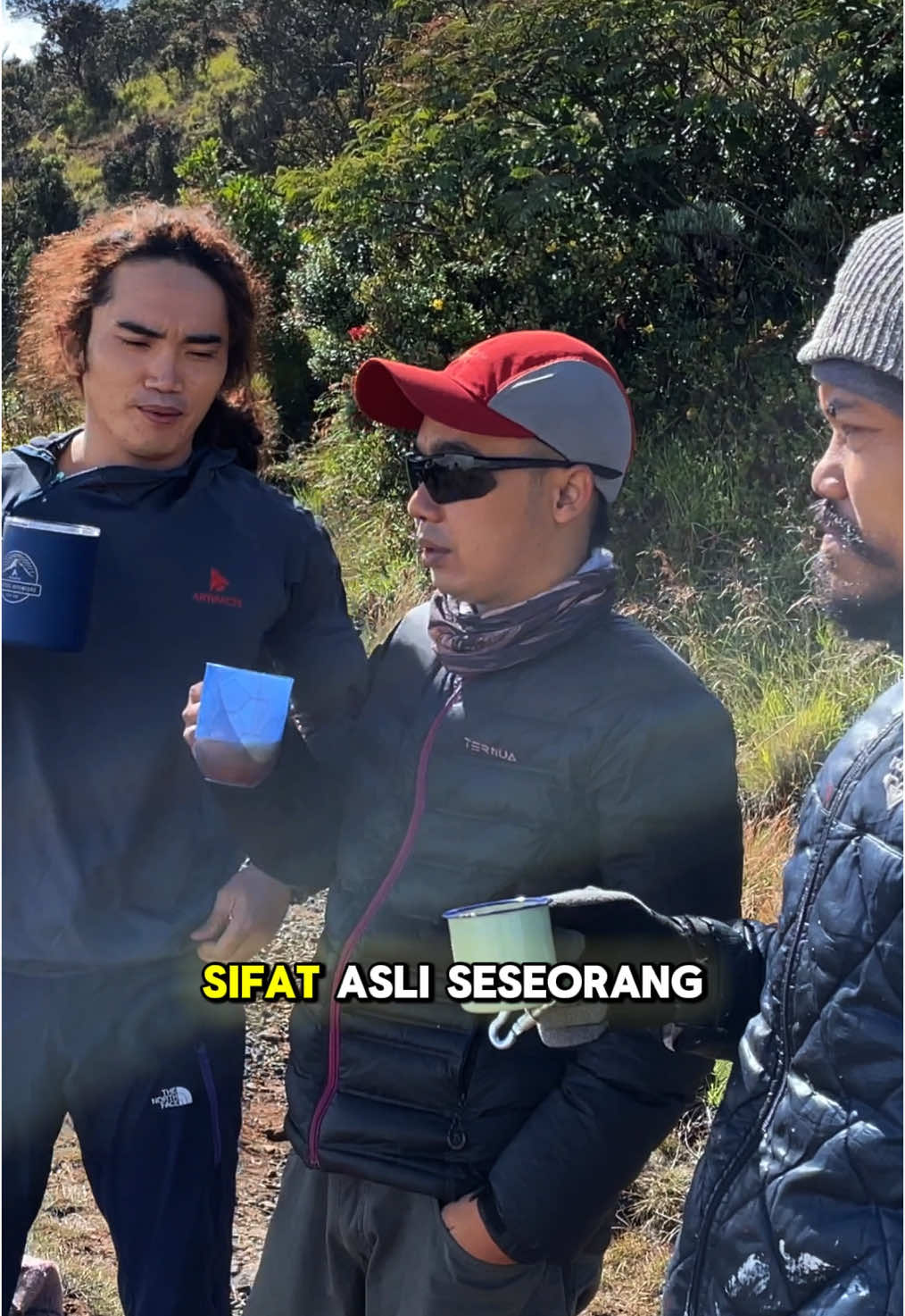 Pernah denger gak sih lu? denger‼️ 😈Jika lo mau tau sifat asli seseorang, ajak dia ke gunung’?  🏔️ Gunung penguji sejati 💥 Sifat asli mulai muncul saat fisik dan mental diuji saat mendaki gunung #terranova #aktivitastanpabatas #ngopidipintulangit #pernahgaksihlu #pendaki #gunung #pendakiindonesia #gunungkembang #gunungindonesia #pendakingeyel #jawatengah #jawabarat #wonosobo #fyp #viral  #JagaAlam #HikingSafety #StayAware #EdukasiPendaki #SafetyFirst #PendakiSejati #PendakianBermakna #Perjalanan #FYP #SifatAsli #pendaki #tiktok 