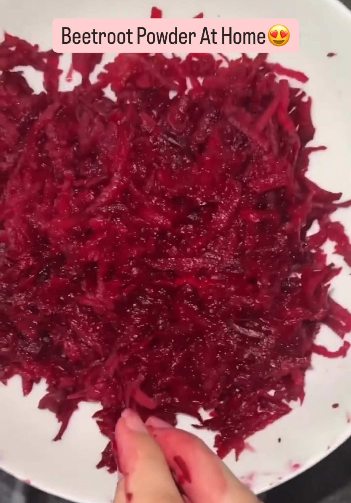 Beetroot powder at home♥️#fyppppppppppppppppppppppp #viraltiktok #koreanskincare #skin #homeremedies #beetroot 