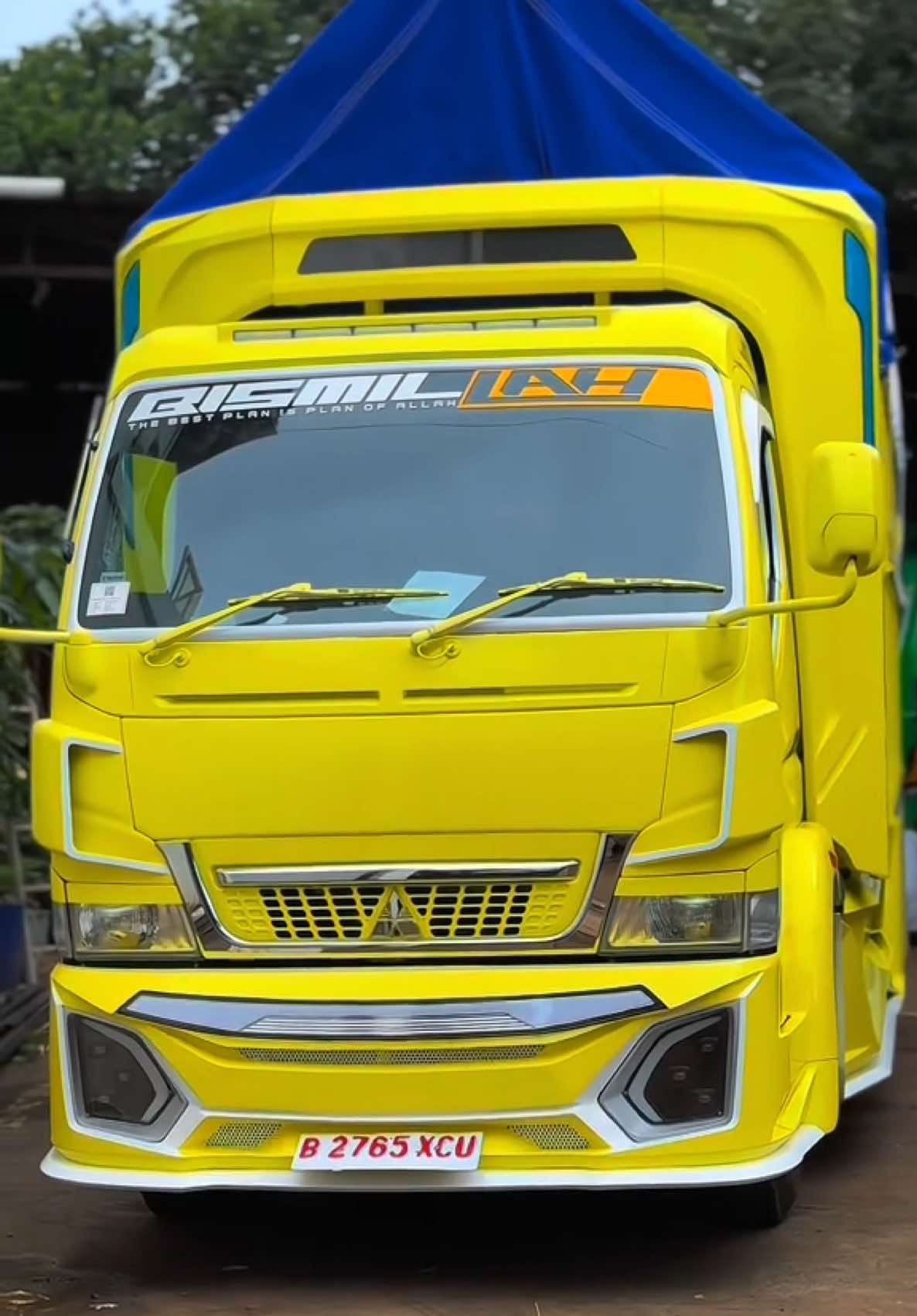 Si kuning super glowing🌻✨ #irsyadputrakaroseri #trukmodifikasi #truck #modifikasi #otomotif #viral #trending #fyp 