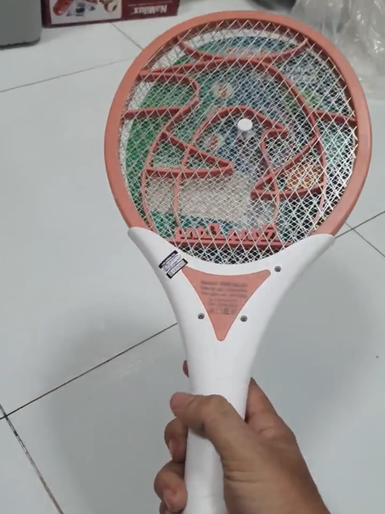 Vợt bắt muỗi 05 Rạng Đông. Có đèn báo sạc tiện lợi và đèn báo cao áp khi sử dụng. Độ bền cao. #viral #viralvideo #viraltiktok #thinhhanh #thinhhanhtiktok #thinhhanhxuhuong #thinhhanhtrendxuhuong #trend #trending #trendingvideo #videotrendingviral #giadung #vot #votmuoi #votdienbatmuoi #rangdong #hangcaocap #giadung #katy