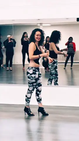 Styleling dance Kizomba  @kizombaOficiel  @kizombaOficiel  @kizombaOficiel @Kizombapopulaire @kizombafrance2 @kizombadance0 #kizomba #dancer #amazing #pourtoi #virale 