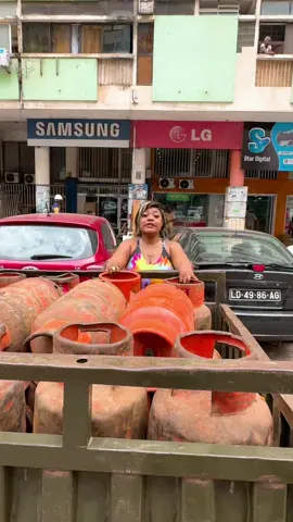 Estou a vender gás nos arredores da cidade não precisas sair de casa eu venho ao teu encontro.