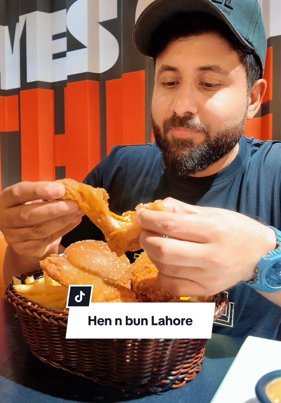 #chicken #foodblogger #foodreview #streetfood #spicy #spicyfood #FoodTok #foodiesoftiktok #tiktokfood #foodcontent #dubai #lahore #crispy #sauce #tiktokfood #tiktokfoodie #resturant #dha #foodlovers #fastfood #haseebee #voiceover 