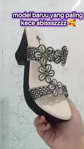 ada tiga warna di cek & co yuuu #heelswanitaterbaru #heelskondangan #Doubledate #sendalwanita #heels7cm 