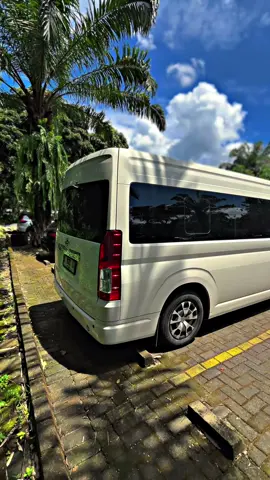 Parkir ganteng🤤🤙🏻🚀#hiace #hiaceindonesia #mancalhiace #hiacelover #hiacepremio #hiacemodified #hiaceluxury #luxurycllass #drivermuda #travelandtours 