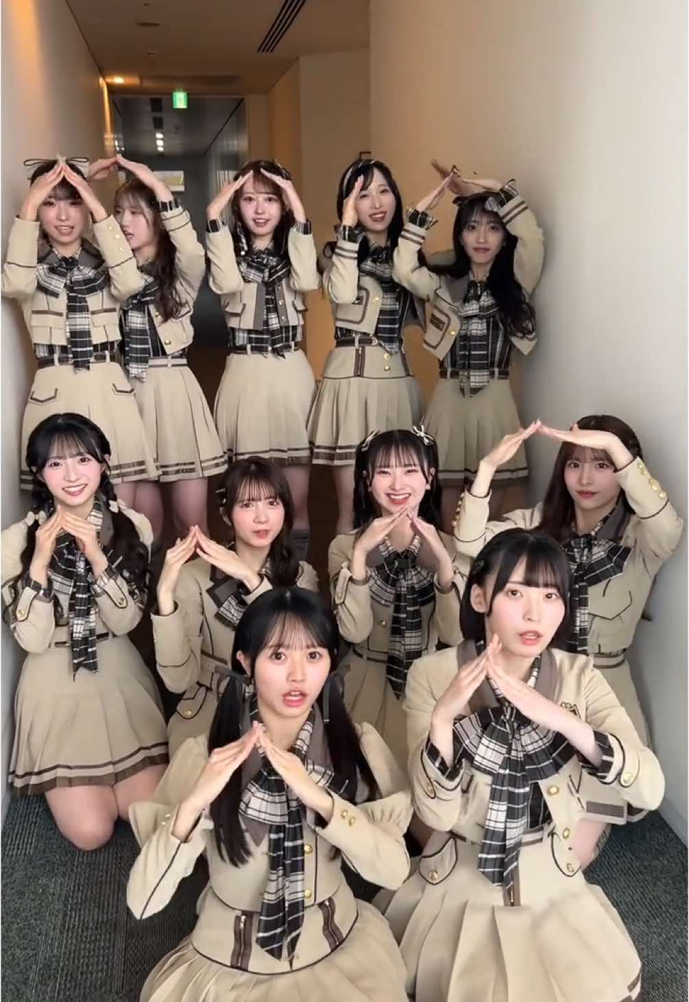 こんな大人数でやる音源じゃない気がするけど、楽しそうだからいいですよねっ？♡🐓🍌 #正解がわからない人多数  #AKB48  #AKB48_20thYear  #チキンバナナ  #akb48_まさかのConfession 