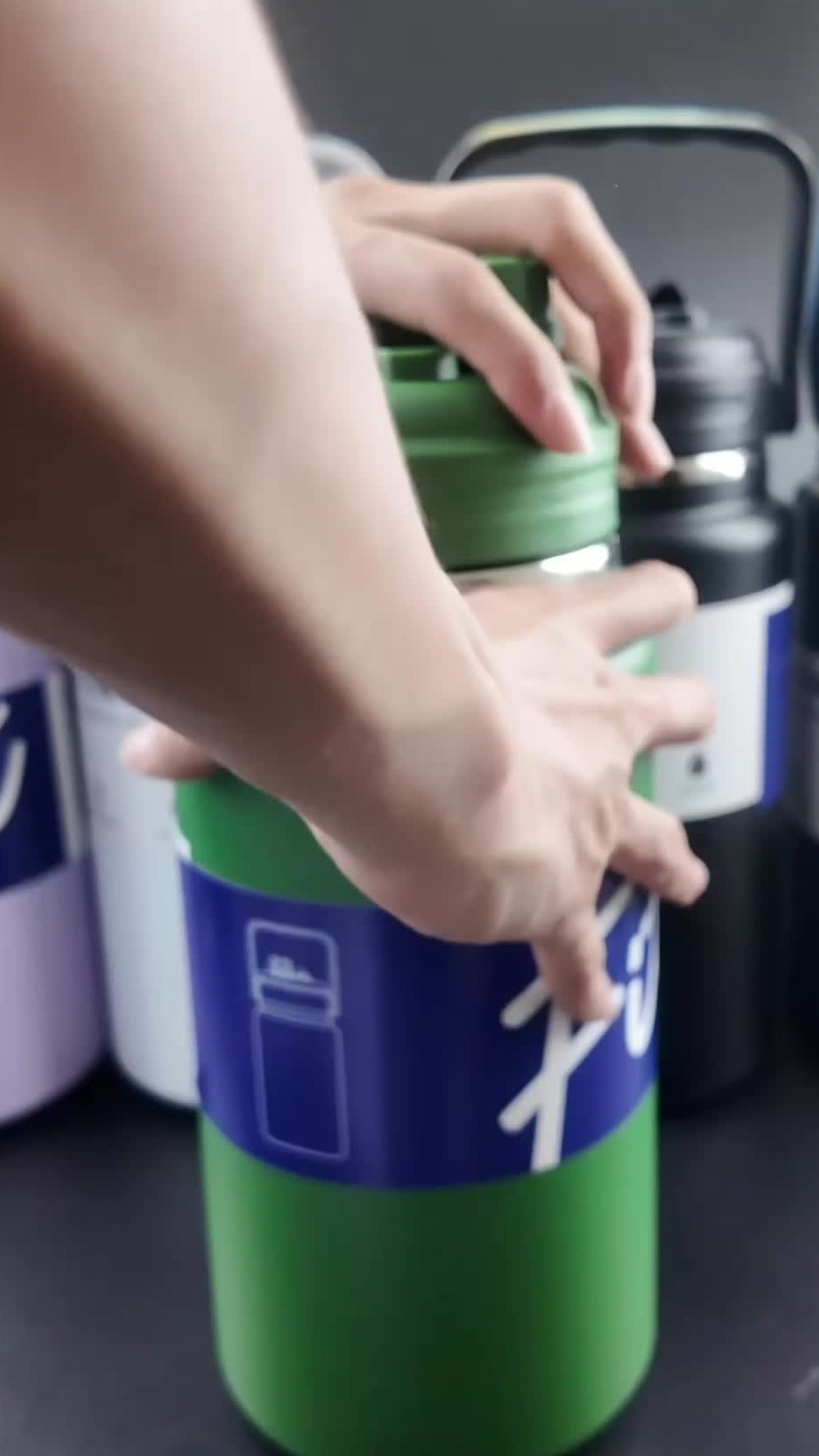 กระบอกน้ํา4000ml.2500ml.2000mlกระติกน้ำยักษ์ เก็บความเย็น ขวดน้ำเก็บอุณหภูมิไซต์ใหญ่ (2500ml. 2000ml ไม่ใช่หลอดกระเด้งฝาสองหัวตัวหลอดสามารถเสียบกับฝาได้) กระบอก  น้ํา  ผู้  ชาย เวลาเก็บรักษาความร้อนนาน