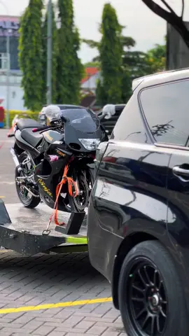 Hitam..!! Tapi disukai banyak wanita 🥶🥶 kalaupun ada wanita yang tidak menyukainya mungkin dia korban PHP dari user diesel spek cumi dan om om yang naik ninja spek hedon 🫣😂😂 #twostroke #ninjarr #2tak #ninjass #2takmenolakpunah #2gd #2kd #dieselpower #cumicumidarat #innovareborndiesel 