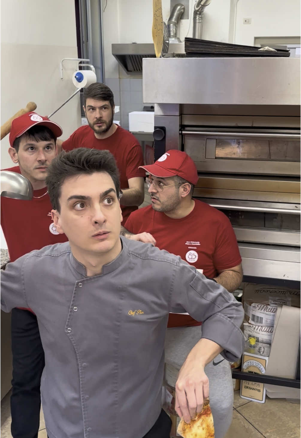 How to steal food lesson 1  take a tool, fix a point and pretend to go and hit it, meanwhile as you pass by you steal food from your target 🤣❤️ #cheflife #comedy #funny #pizza #food 