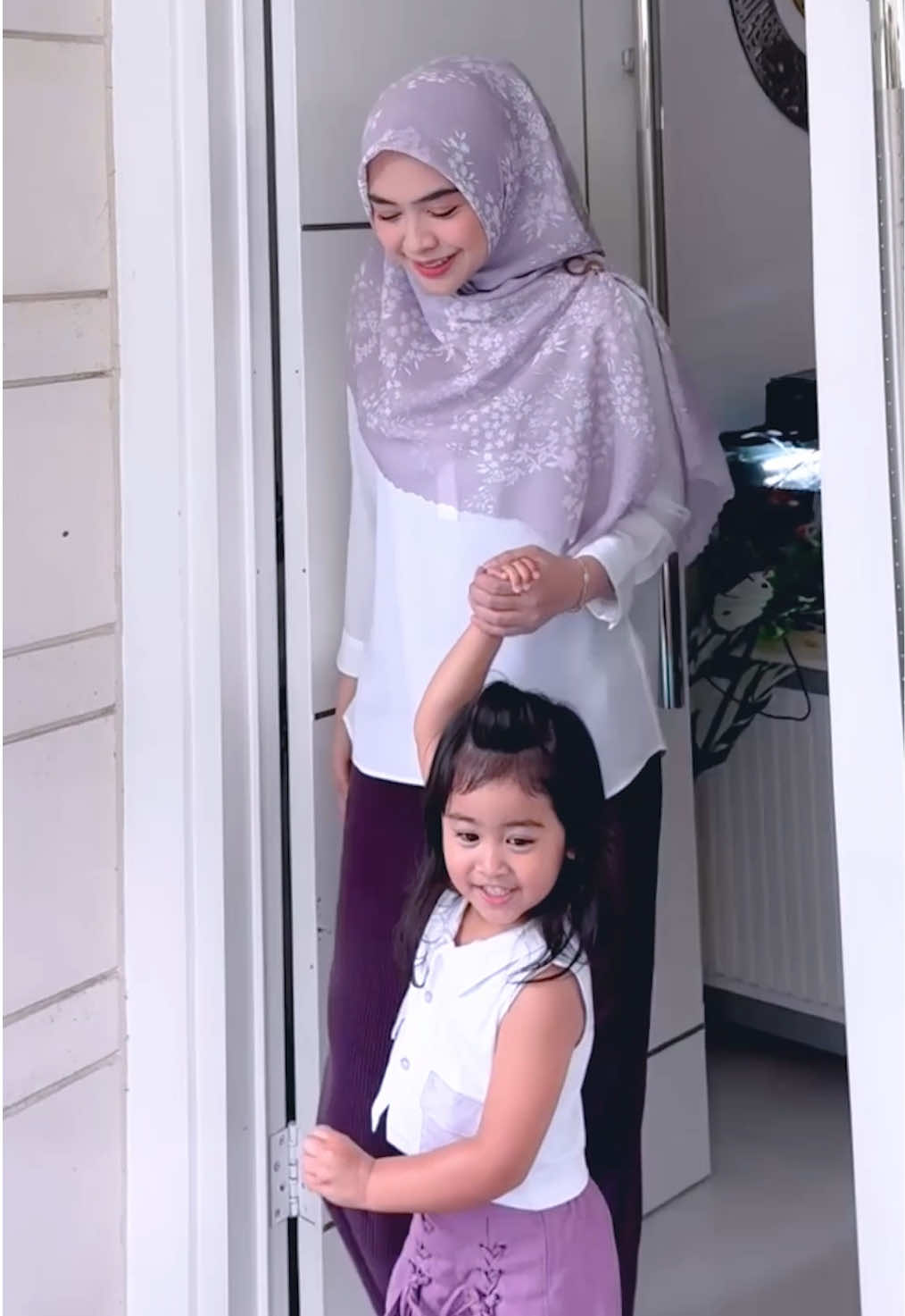 karna setiap ibu pengen yg terbaik buat anaknya 💜 kaya aku ke Moana, Makasih @Purela Official Kulitnya jdi glowing & bernutrisi 🫰