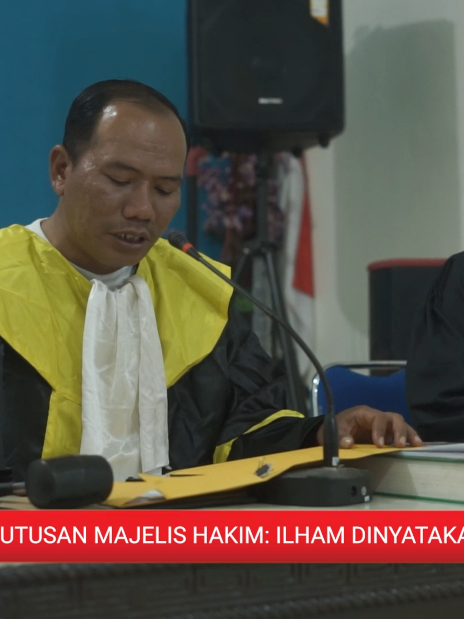 Heboh! Keluar WA Grup kelurga bukan perkara sepele! Disclaimer: Konten ini bersifat parodi dan hiburan. Tidak dibuat dengan maksud menyinggung pihak manapun. Mohon bijak dalam memonton dan membagikan!  #berita #parodiberita #fypシ゚viral🖤tiktok #wakeluarga#komedi #DramaKeluarga #WAkeluarga #ParodiTikTok