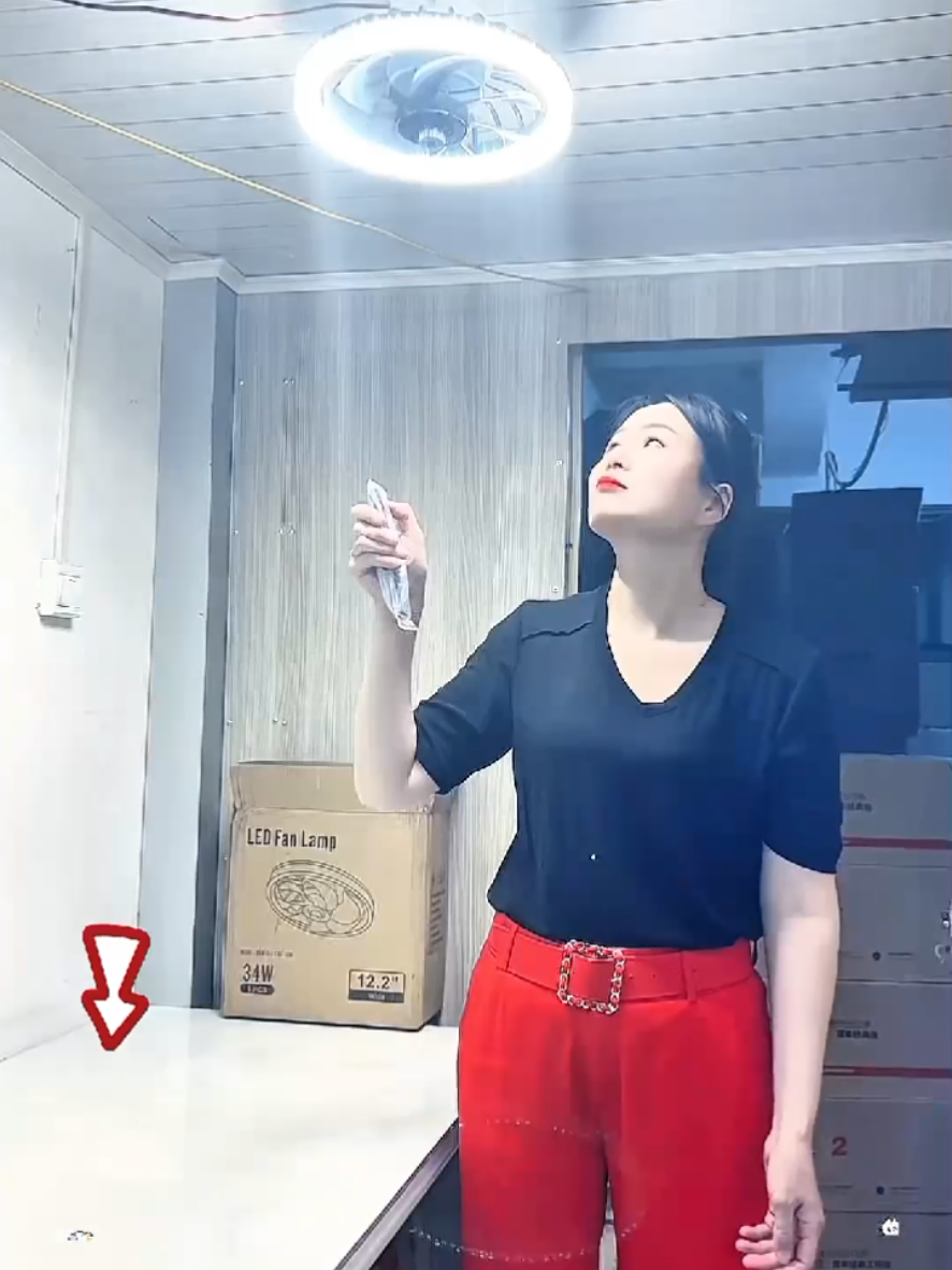 Quạt đèn pha lê điều khiển từ xa, đuôi đèn E27/ điều chỉnh ánh sáng 3 màu sắc#giadung_giadinh01 #cuahangdodungnhabep1 #xuhuongtiktok 