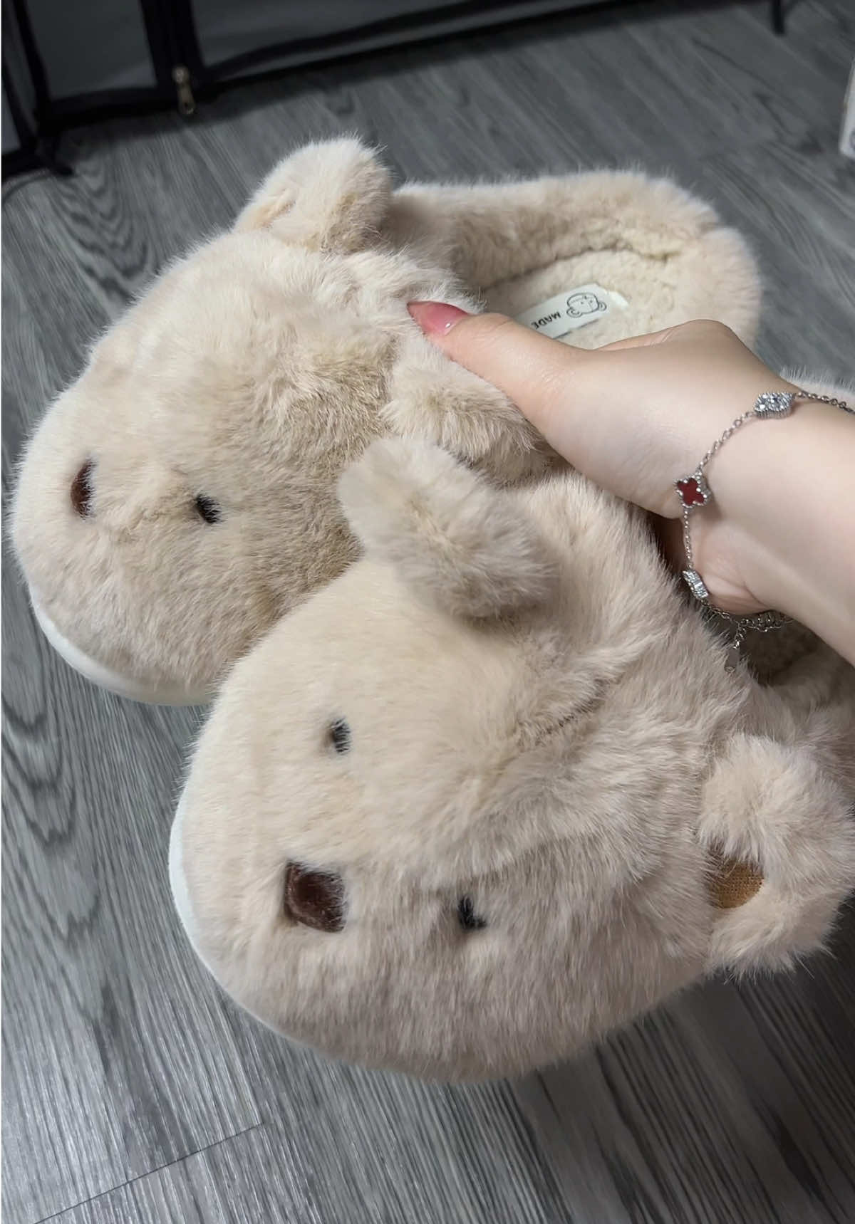 Dép gấu bông cute 🥰#mocmoc #depnu #depnuxinh #depnugiare #depnuthoitrang #depnuhottrend #videoxuhuong #xuhuong2025 