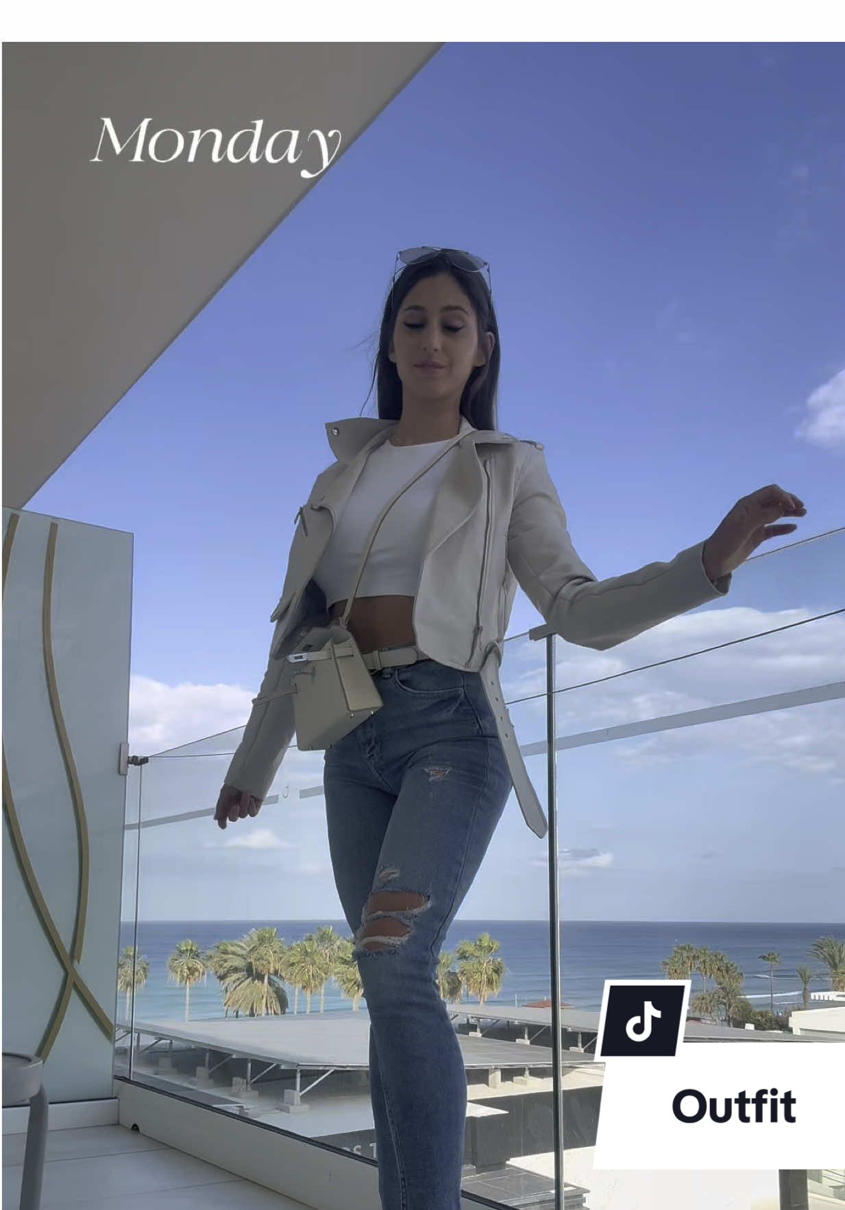 Na melyik szett a kedvenced?  Hát inkabb nyári ruhákat vittem Ciprusra , de szerencsère az utolsó napon nyár lett🥹🙈 #vajaivincenciatrainer #fit #fashion #styleinspo #girl #outfit #fitgirl 