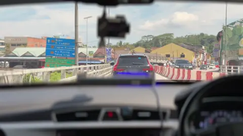 Menyantuni beberapa veteran Angkatan Tentera Malaysia (ATM) ketika berada di sekitar Tapah, Perak. Saya doakan para veteran ATM kita sentiasa sejahtera dan dirahmati. #khalednordinmindef 