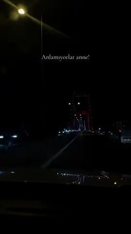 Gülümsüyorum, konuşuyorum ama içimde bi boşluk var…