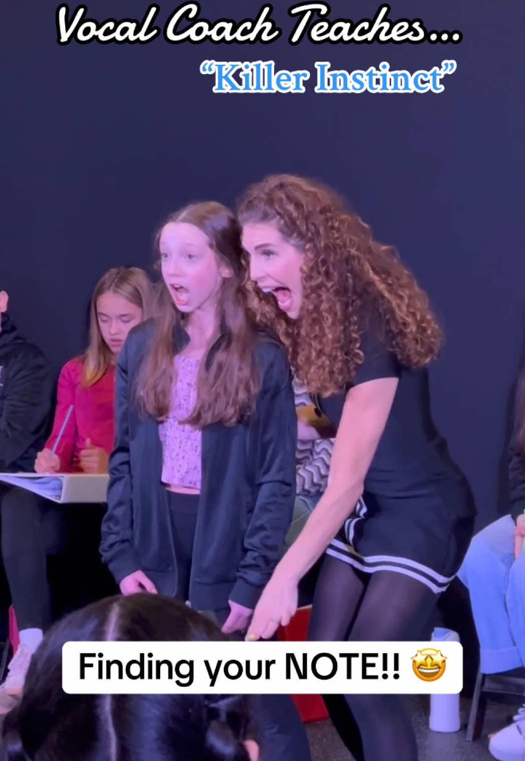 That difference wow!!! #singing #singinglessons #vocalcoach #fyp #belting #theatrekid #voicecrack 