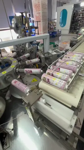 We are the source factory of cosmetic tubes packaging in China,no middlemen and no price difference,only have good quality and fast delivery,welcome to contact us for customization #cosmetictubefactory #beautybrand #skincare #manufacturing #cosmeticpackaging #custompackaging #oem #fyp #foryourpage #tiktok 