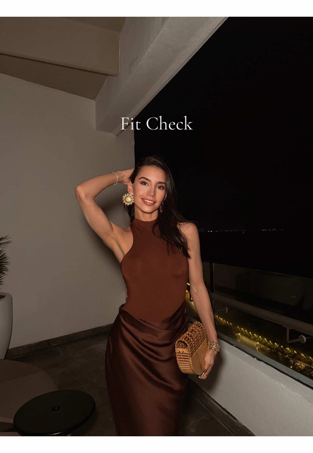 #FitCheck cena en la playa 🤎 . @Commense  . . . #beachoutfit #vacationoutfits #fashion #fashiontiktok #fashioninspo #fashionoutfit #styleinspo #fashionstyle #beachdress #dinneroutfit #commense #cultgaia #trends #fyp 