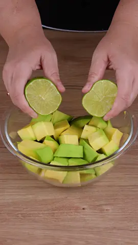 Everyone is adding lemon on the avocado, after seeing this genius idea #cooking #Recipe #EasyRecipe #quickrecipes #cook #dessert #viral #viraltiktok