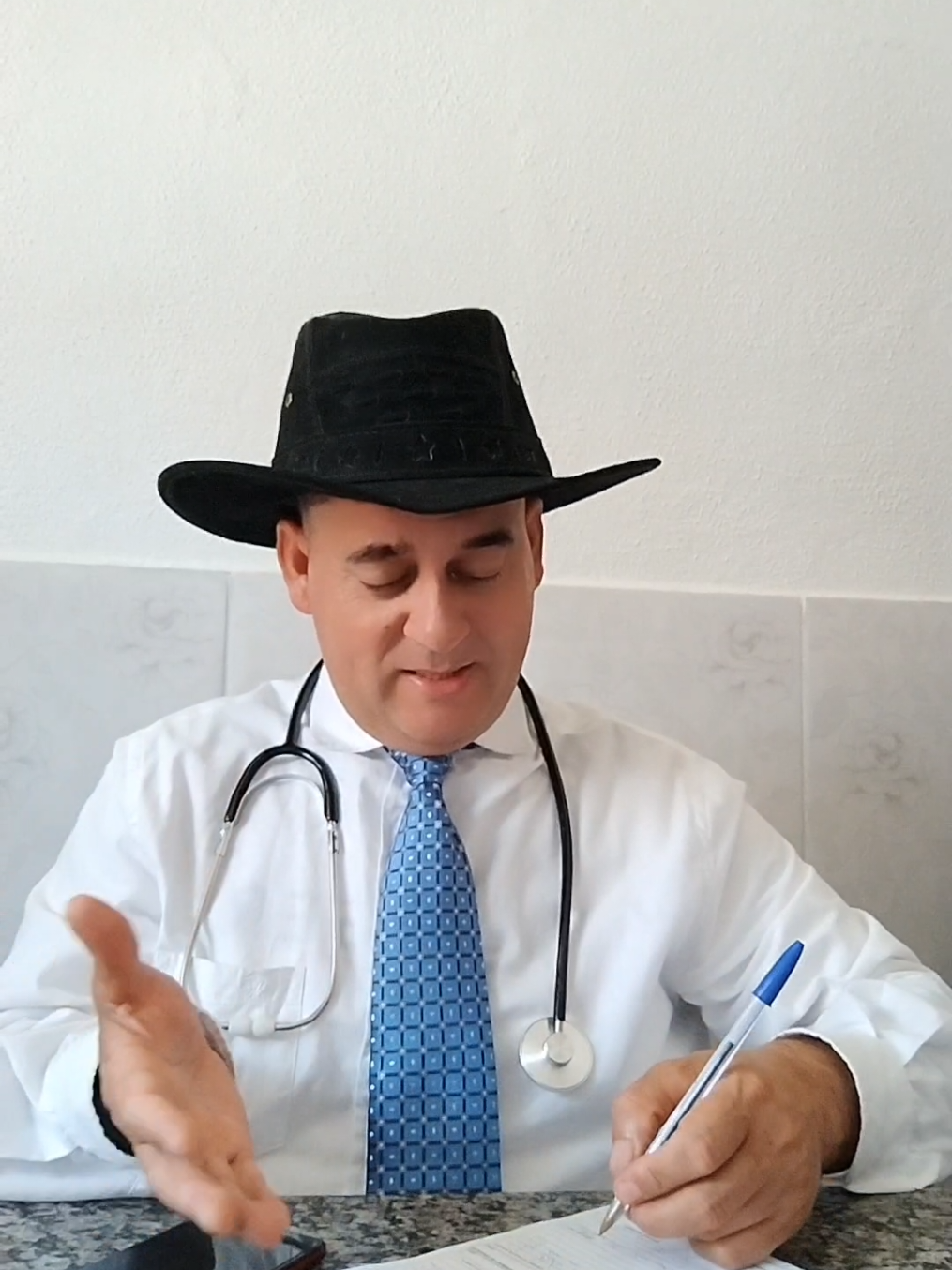 Paciente pede calmante ao doutor,mas é ele que precisa mais 😂🤣 #humor #comedia #dublagem #paciente #calmante #meme #fyviral 