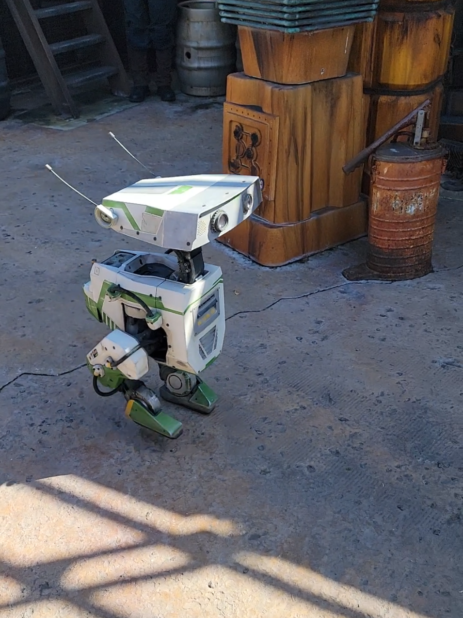 I miss these magnificent little droids and can't wait till they come back to Disneyland.  #droids #starwars #bdx #starwarsfan #starwarsdroid #ducklingdroids #disneyimagineering #batuu #GalaxysEdge #Disneyland #LostInTheForce  @Star Wars @Lucasfilms ™ @Disney Parks @Disney Imagineering 