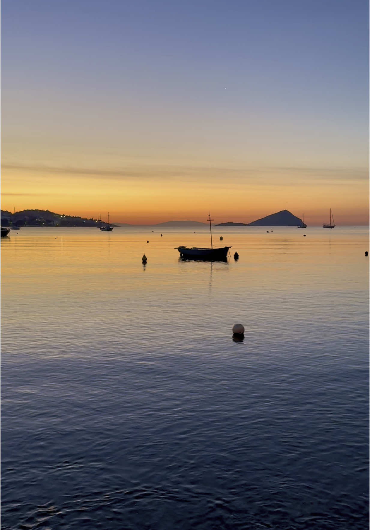 📍PortoRafti, Greece 🌅