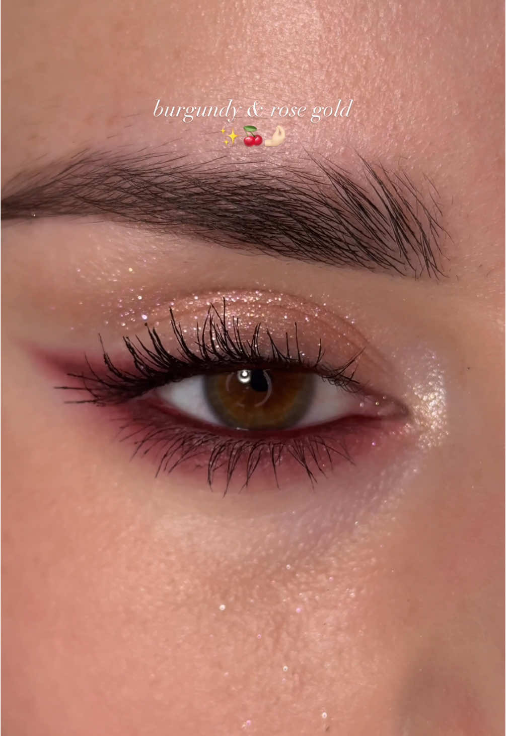burgundy & rose gold ✨🤌🏻 | rate this look 0-10 🙏🏻 ———- #makeuptutorial #eyemakeup 
