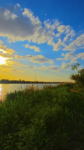 لا ترهق نفسك بالتبرير فمن يحبك لا يرحل. #قتباسات #تصويري📸 #تصويري_احترافي_الاجواء👌🏻🕊😴 #الفديو_موجود_بقناتي_تلكرام_بلبايو🦋💘 