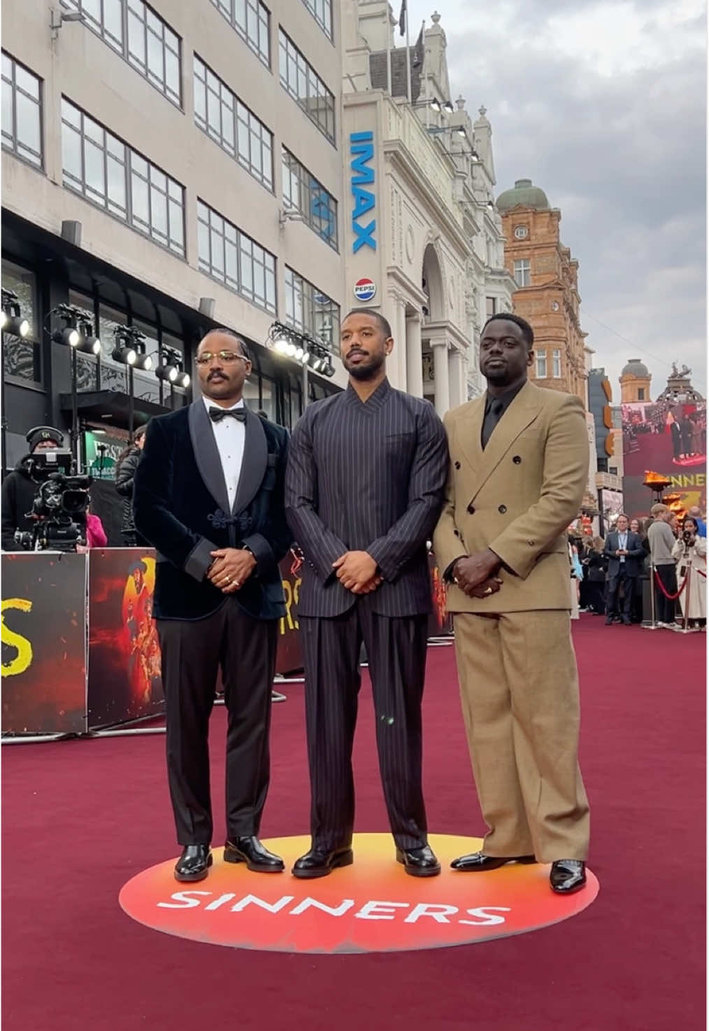 IYKYK 🫶 Michael B. Jordan & Ryan Coogler reunite with Daniel Kaluuya at the SINNERS European Premiere! #SinnersMovie In Theaters FRIDAY.