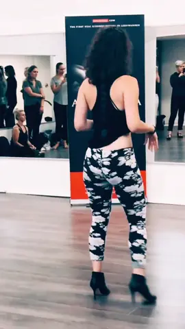 Styleling dance Kizomba  @kizombaOficiel  @kizombaOficiel  @kizombaOficiel @Kizombapopulaire @kizombafrance2 @kizombadance0 #kizomba #dancer #amazing #pourtoi #virale 