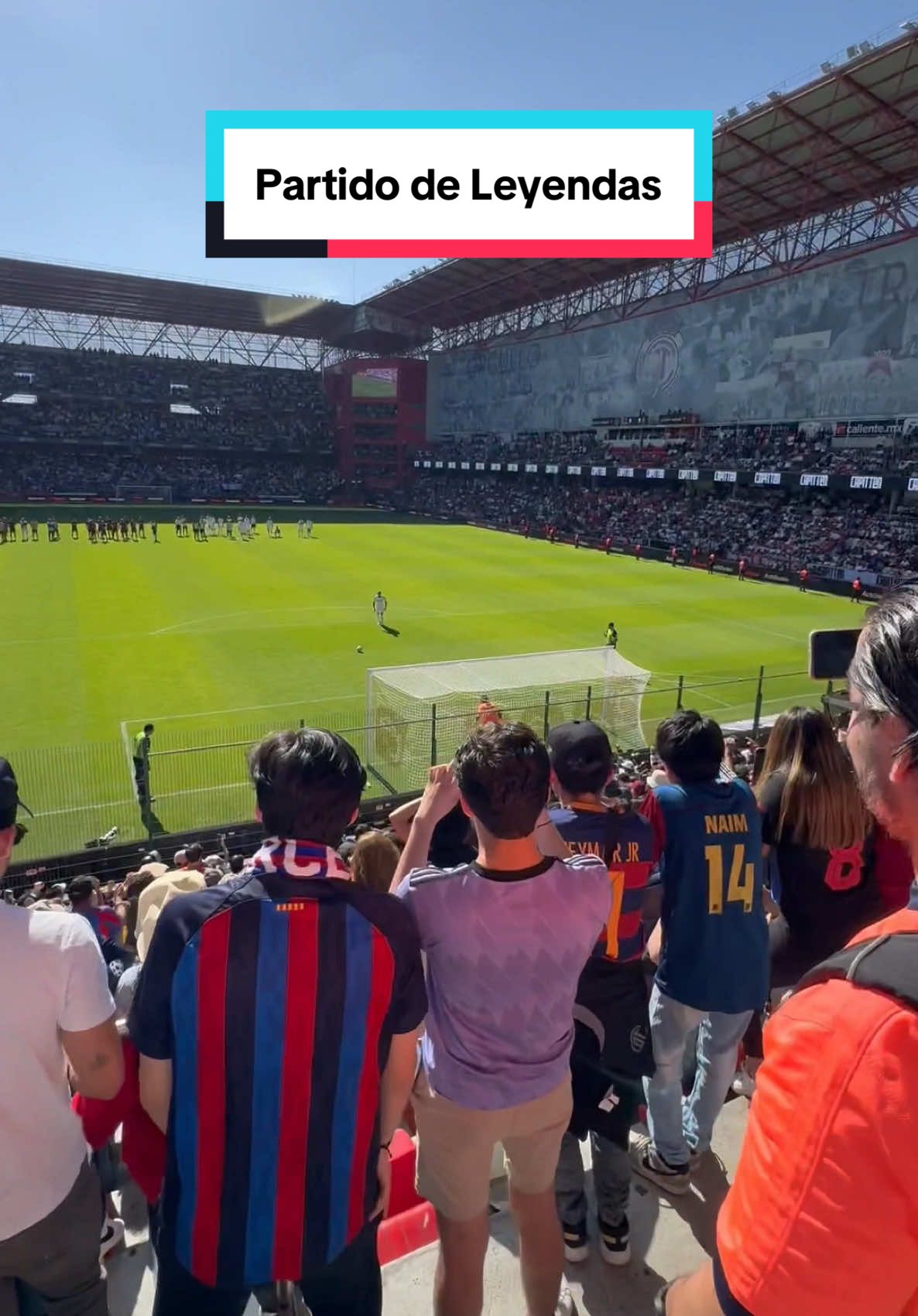 Penales entre leyendas del Real Madrid y el Barcelona ⚽️🤍🤝❤️ #realmadrid #partidosdefutbol #partidodeleyendas #leyendas #football #futbol #barcelona #fcbarcelona #clasico #mexico 