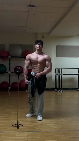 dudes pandering on social media will learn what basic hygiene and a flowy shirt from Zara are and refer to themselves as “Lana coded🥺” 🥀🥀