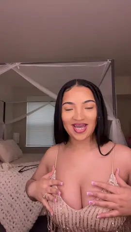 when he showed his behind 🤣🥹✨ #fyp #southafricatiktok🇿🇦 #viral #proudlysouthafrican #usa🇺🇸 #livingabroad #afrikaans #colouredpeople #anniversary #interracialcouple 